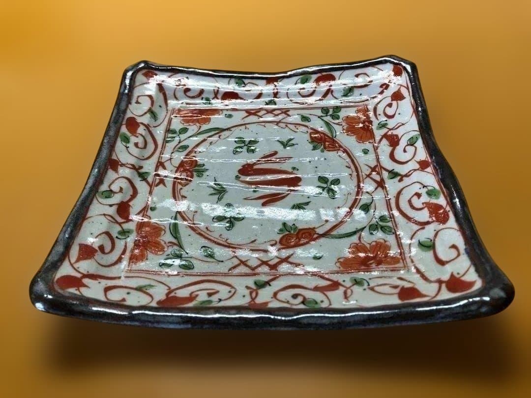 【最終在庫】九谷焼 手描赤絵兎四角”中皿” 6客 ※バラ売り・アソート売り可