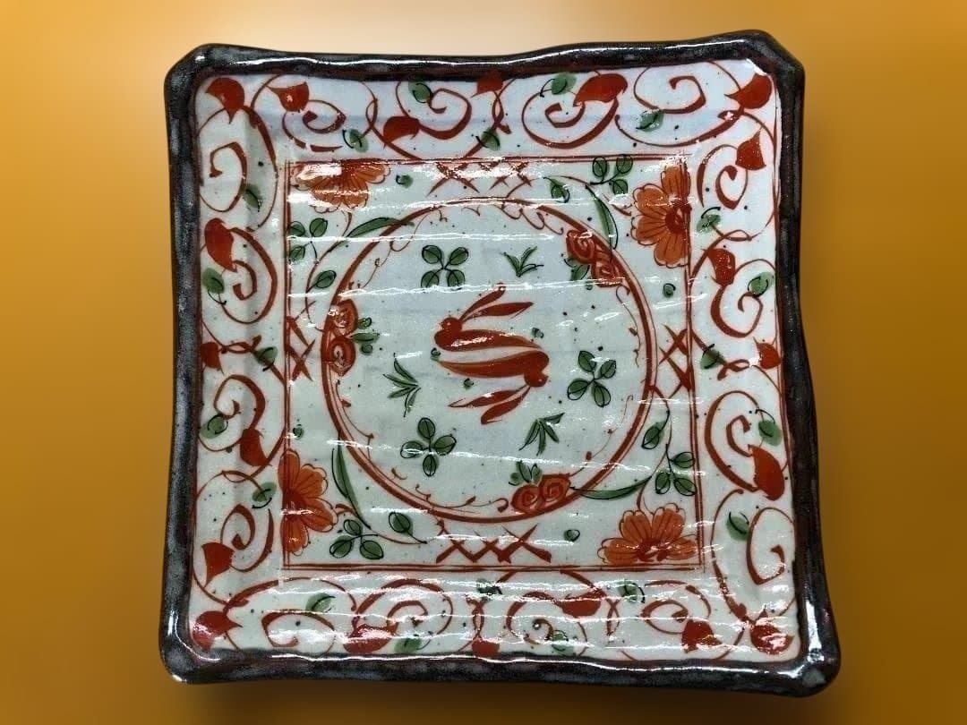 【最終在庫】九谷焼 手描赤絵兎四角”中皿” 6客 ※バラ売り・アソート売り可