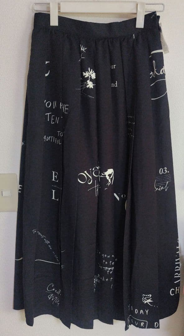 エイミーロウ テキストプリントプリーツスカート