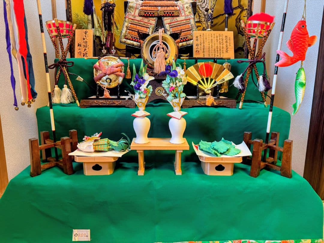 五月人形 雄山作大鎧黒小札13号 三段飾り