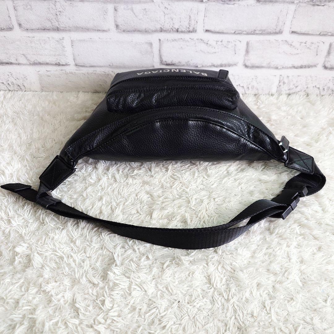 バレンシアガ エブリデイ ボディバッグ クロスボディ 黒 レザー ユニセックス