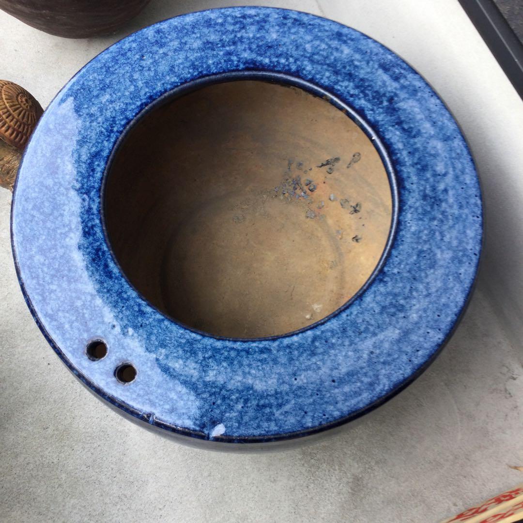 青い陶器の火鉢箸穴付き