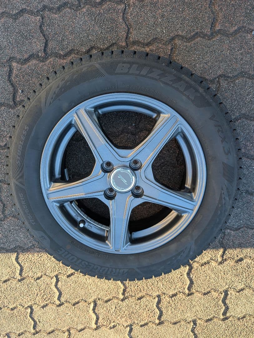 ブリヂストン　ブリザック vrx3 175/65r15 24年製　高品質　イボ付