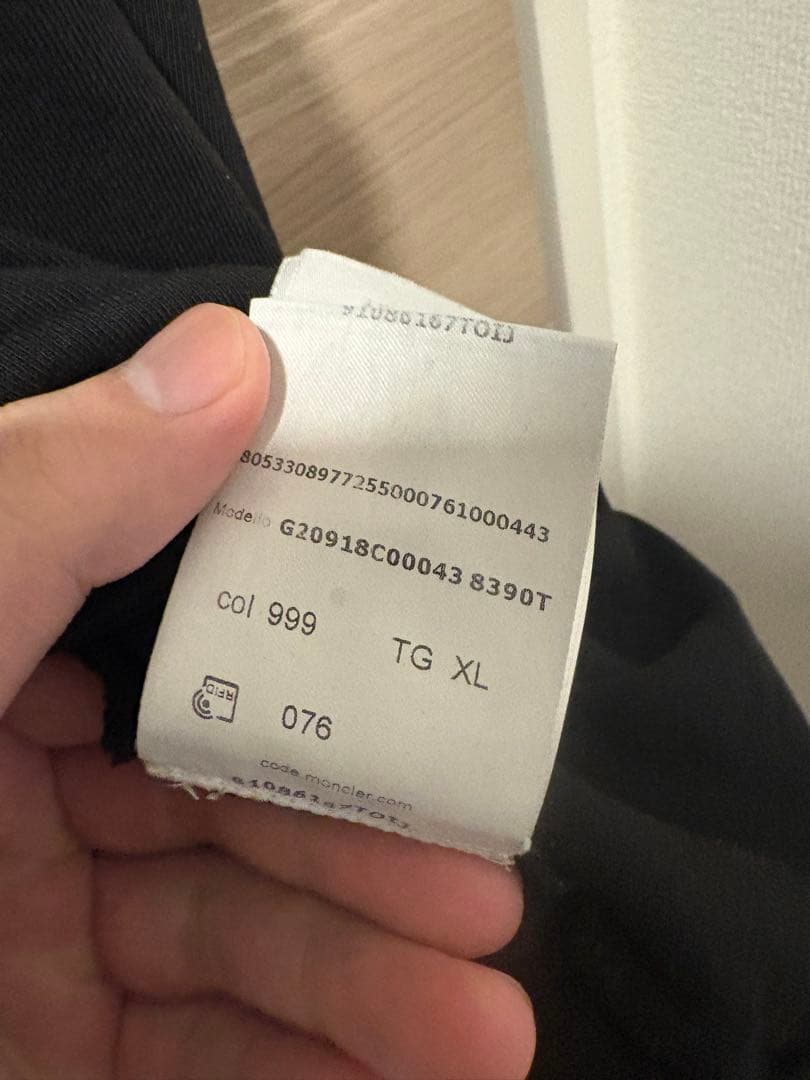 MONCLER 黒 Tシャツ ロゴ入り　XL