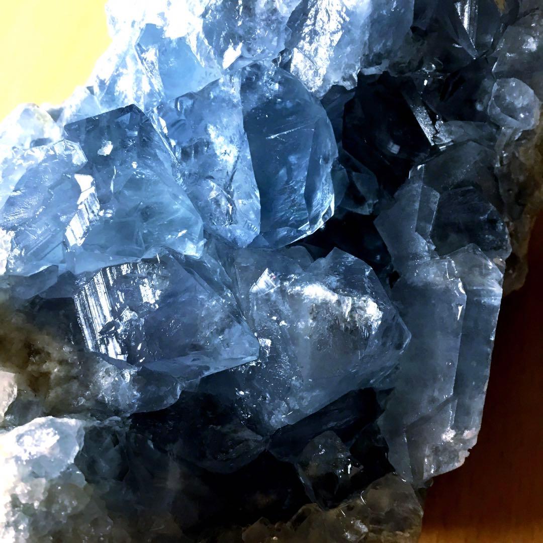 セレスタイト(天青石)クラスター原石　マダガスカル産　浄化　ヒーリング効果　置物