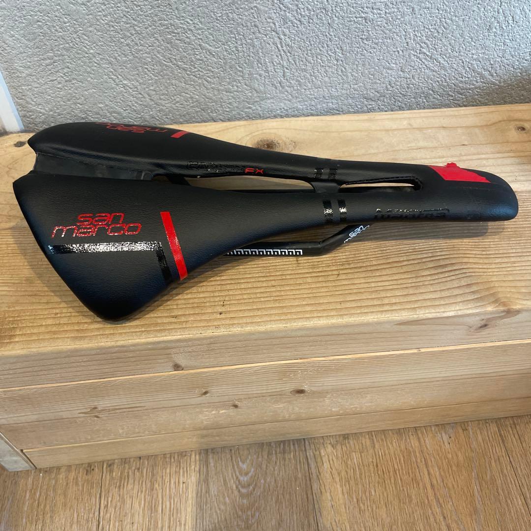 サンマルコ ワイドサドル 黒/赤　カーボン