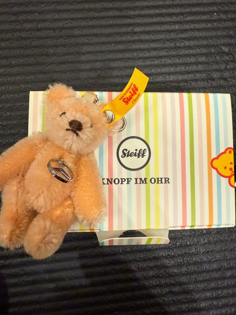 【新品未使用】　メルセデスベンツ　テディベア　steiff キーホルダー
