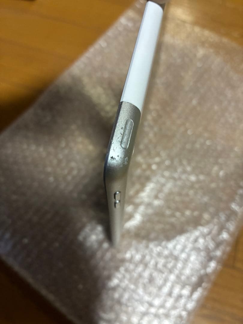 Apple iPad (第7世代) 32GB シルバー セルラーモデル