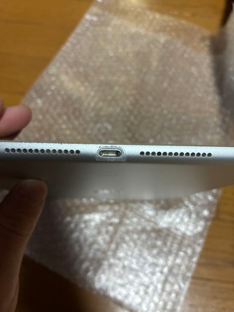 Apple iPad (第7世代) 32GB シルバー セルラーモデル