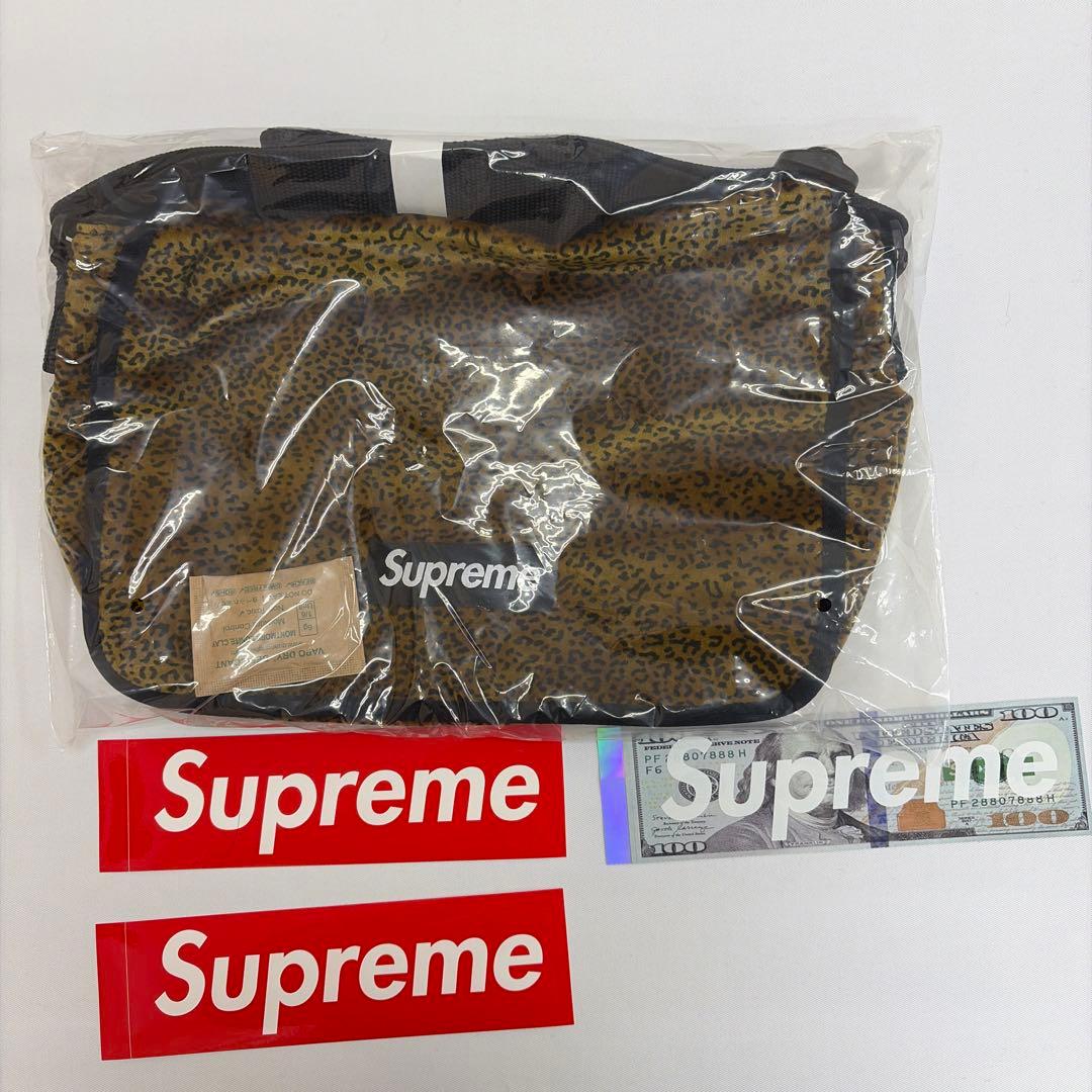 Velvet Small Messenger Bag シュプリーム