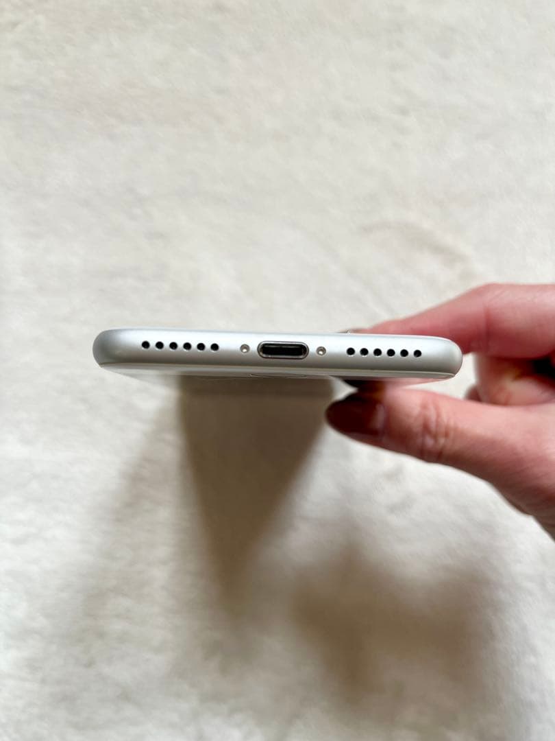 【箱付き美品】 Apple iPhone 8 シルバー