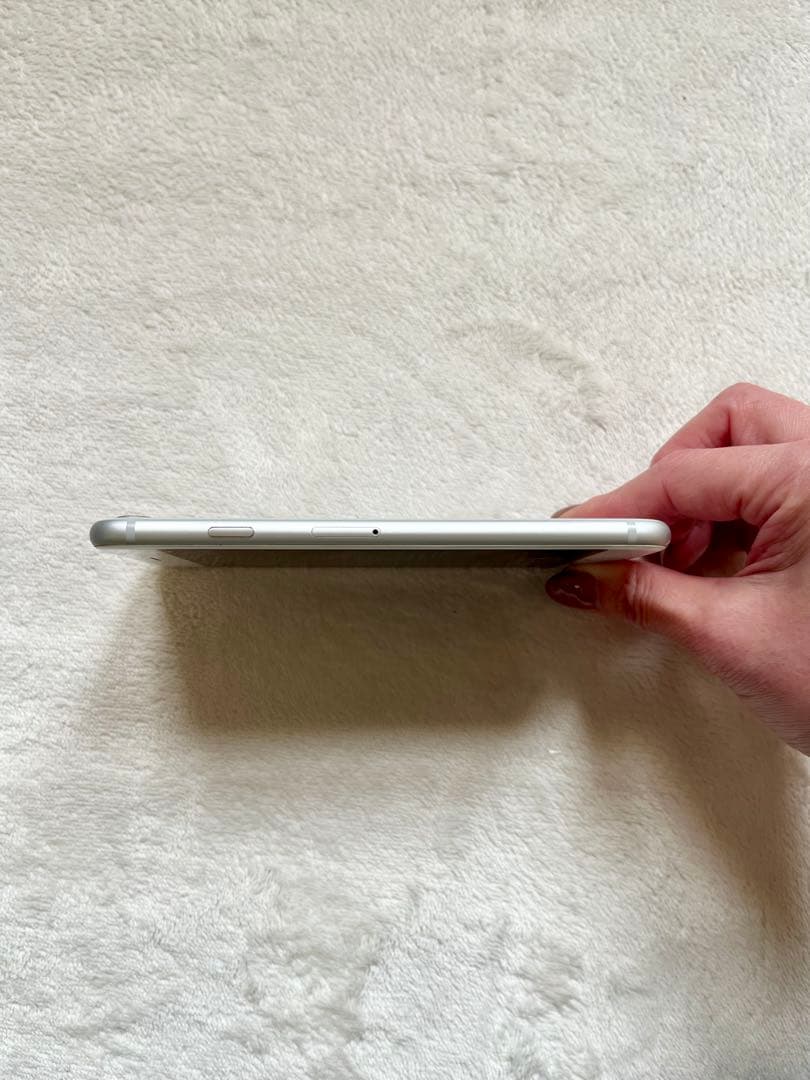 【箱付き美品】 Apple iPhone 8 シルバー