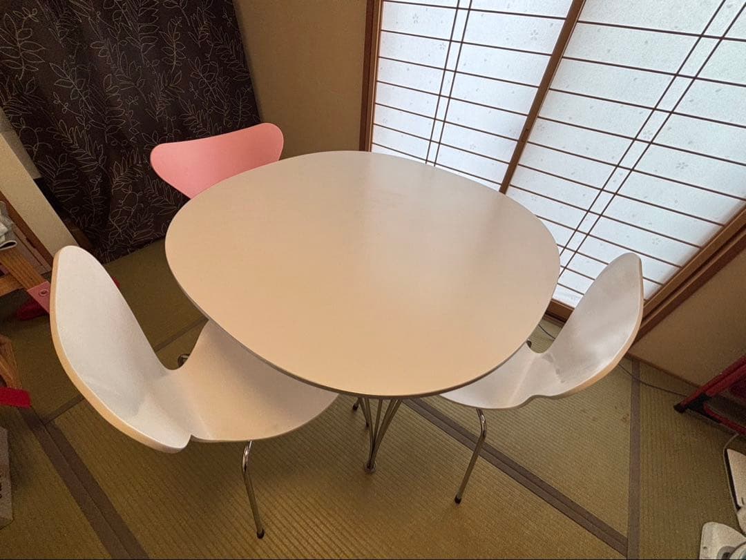 Fritz Hansen スーパー円テーブル　フリッツハンセン