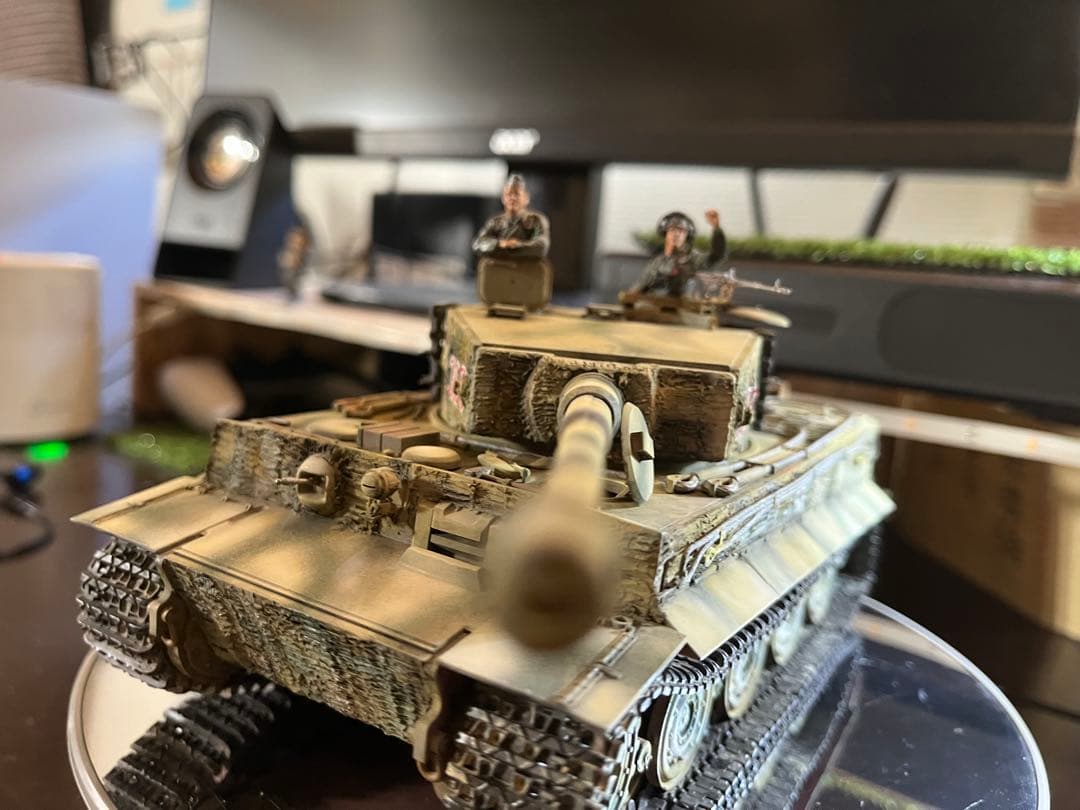 ティーガーI 1/35スケール プラモデル　ツインメリット加工　搭乗員2名付。