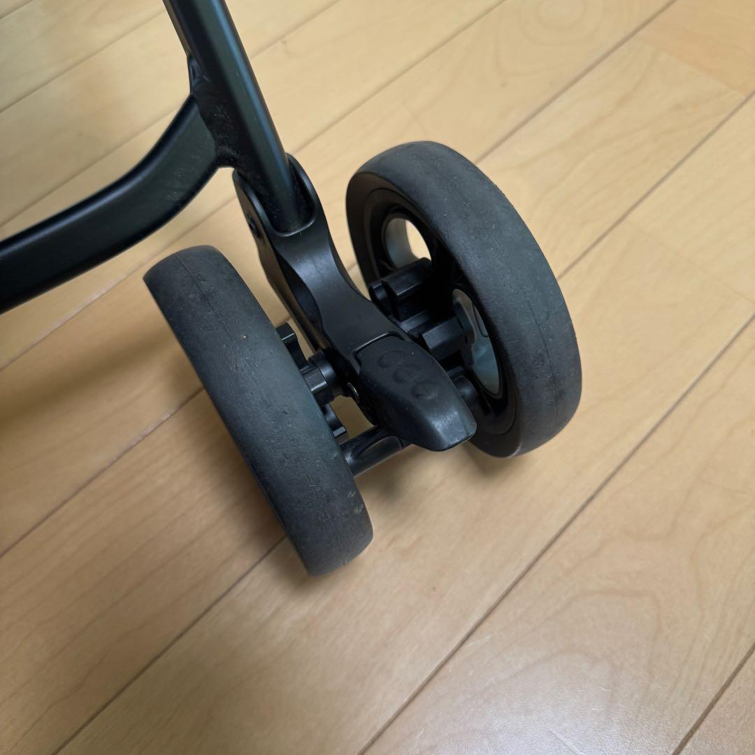 【美品】2023年モデル　アップリカ　カルーンエアー　A型 ベビーカー グレー