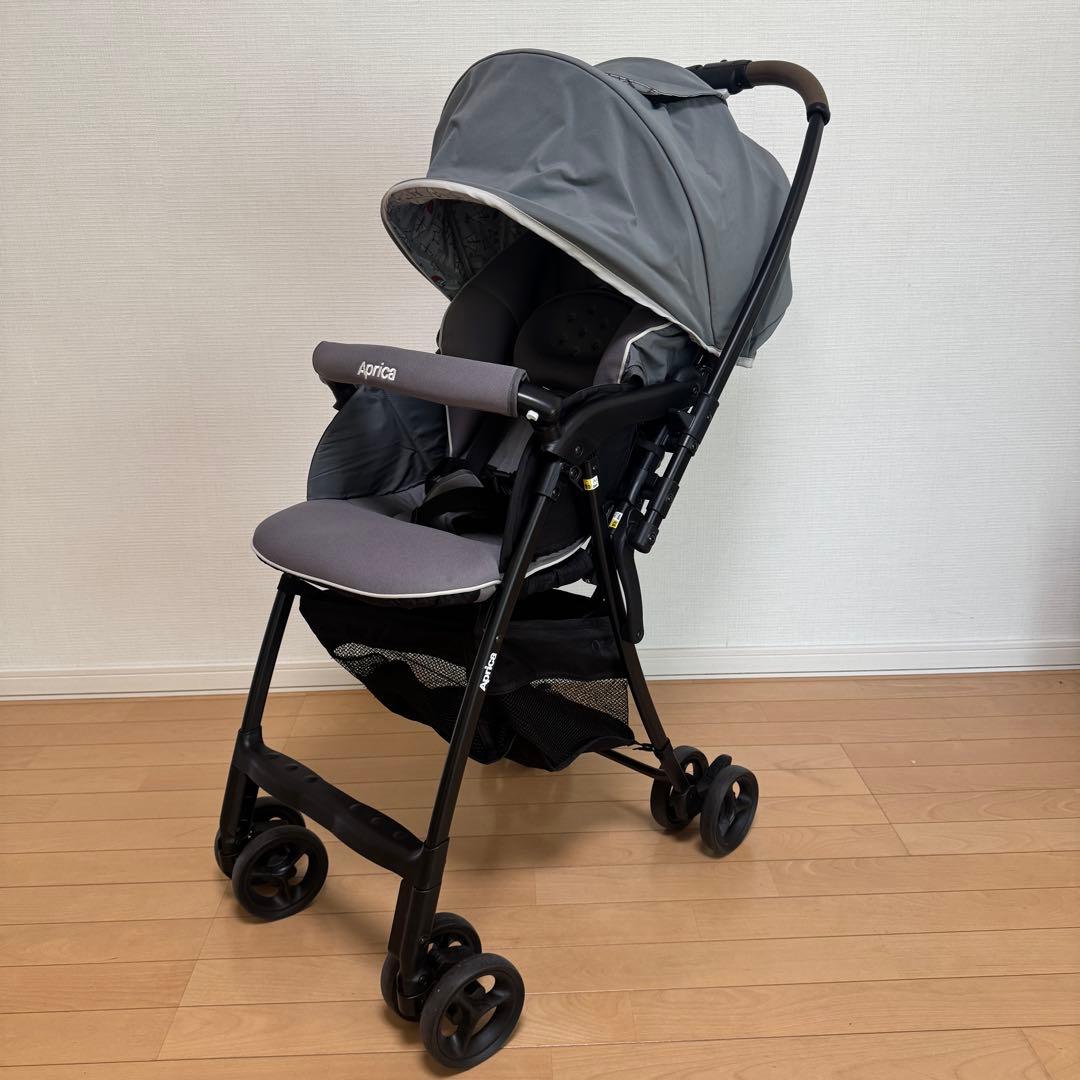 【美品】2023年モデル　アップリカ　カルーンエアー　A型 ベビーカー グレー