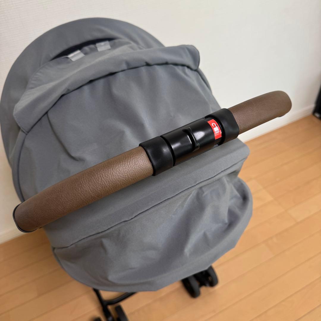 【美品】2023年モデル　アップリカ　カルーンエアー　A型 ベビーカー グレー