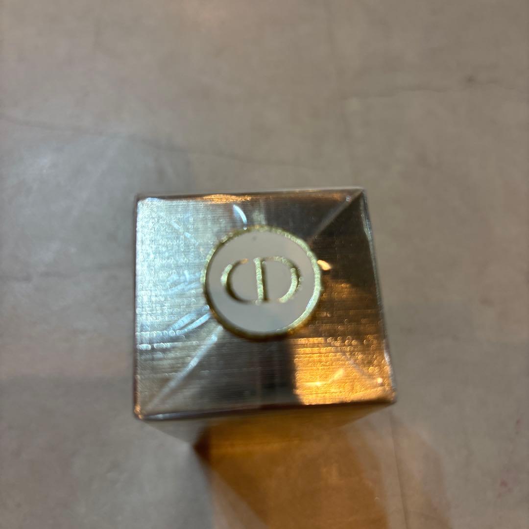 DIORプレステージホワイトUVルミエールシアーグロー