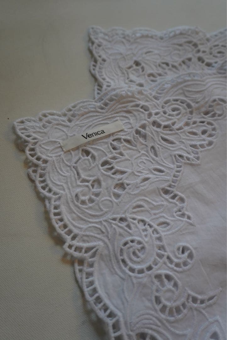 VENICA Scallop embroidery scarf ¥13,200