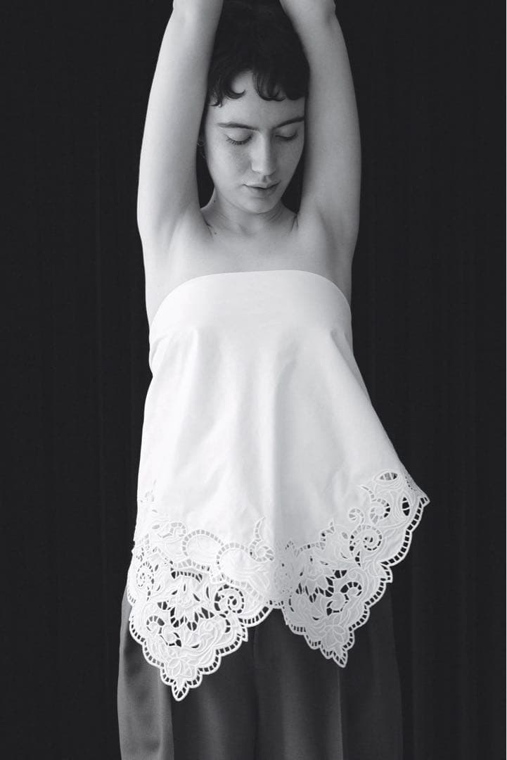 VENICA Scallop embroidery scarf ¥13,200