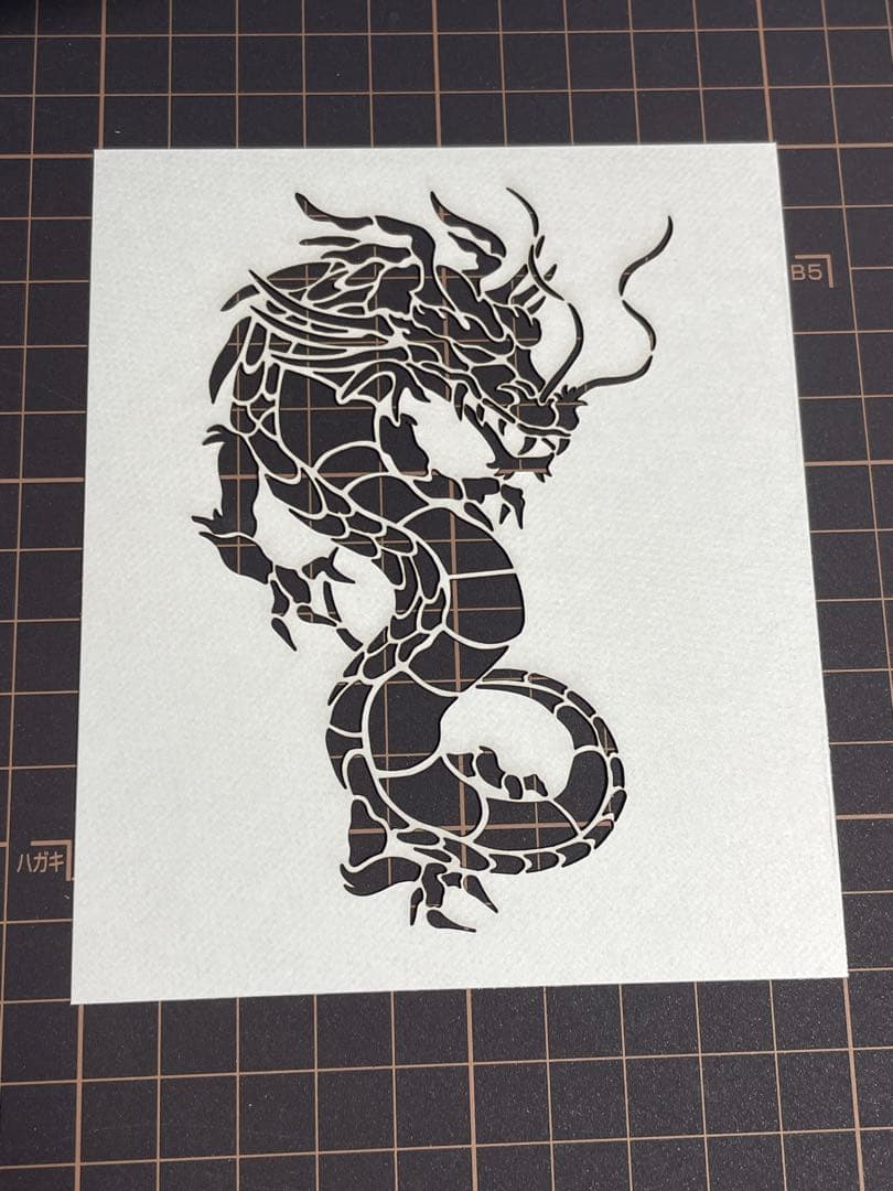 ハンドメイド 梵　様用　厚紙ステンシルシート　龍　ドラゴン　バンクシーなどの