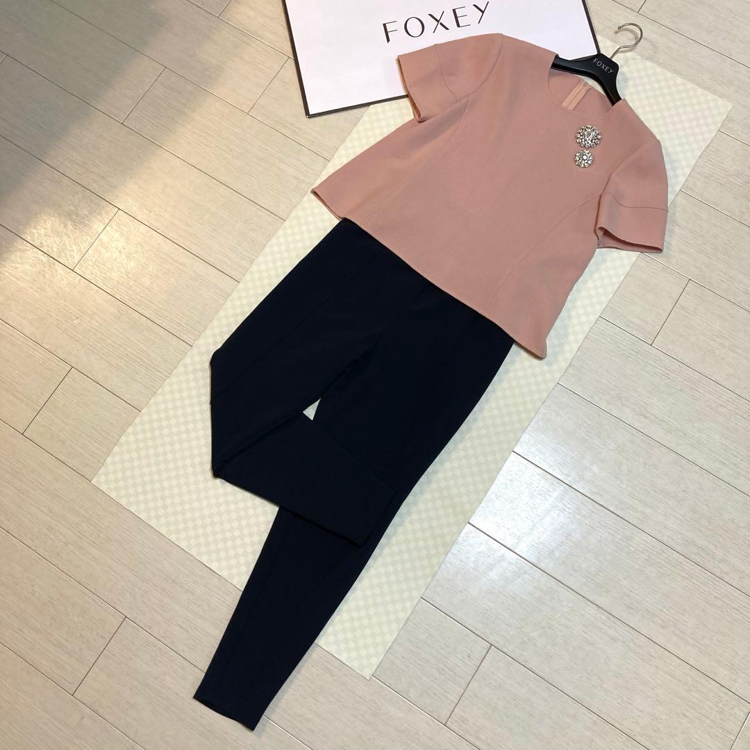 2024年♡ 美品¥79,200♡ FOXEY ウールトップ\"SAVOY\"