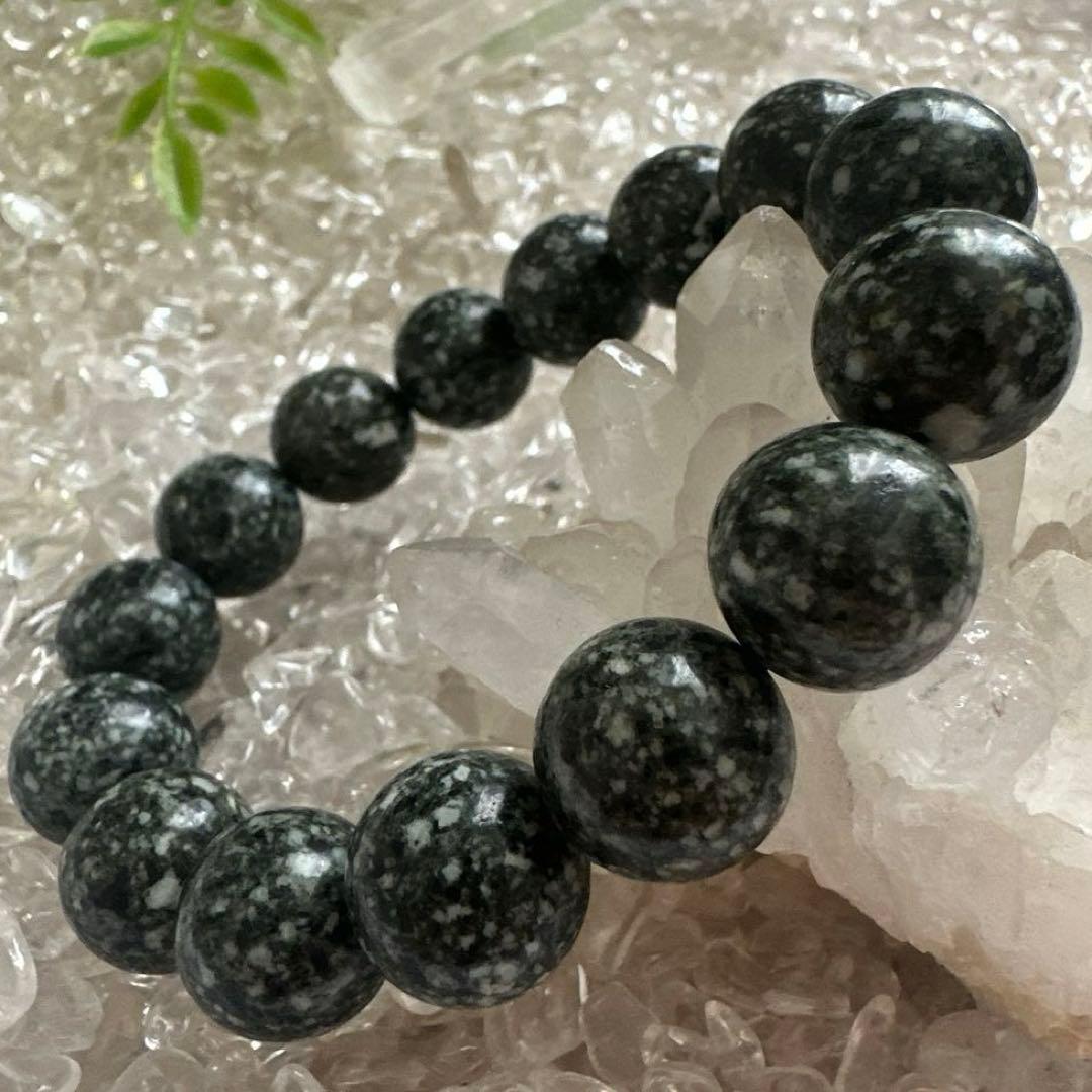 【遠野霊石】14mm 「持つ人に寄り添い、運気を上げる。神秘の銘石遠野角閃石。