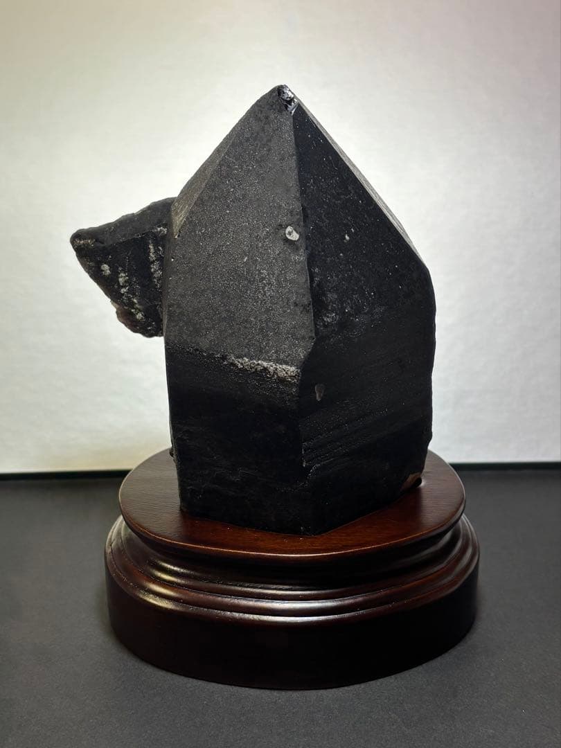 中国山東省産　モリオン　ポイント　850g 台座付　力強さ　天然石