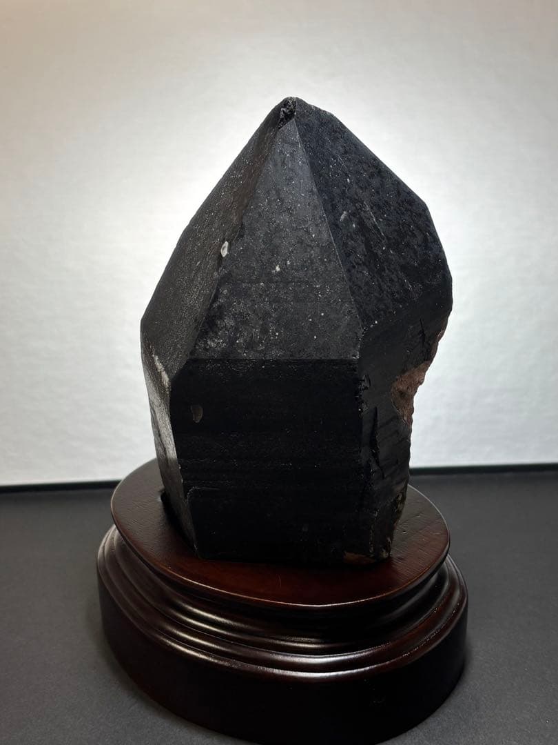中国山東省産　モリオン　ポイント　850g 台座付　力強さ　天然石