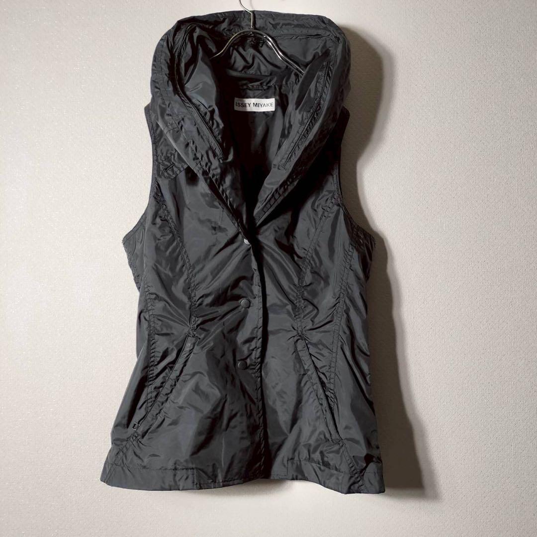 イッセイミヤケ パラシュートナイロンジャケット フード収納 中メッシュ　黒