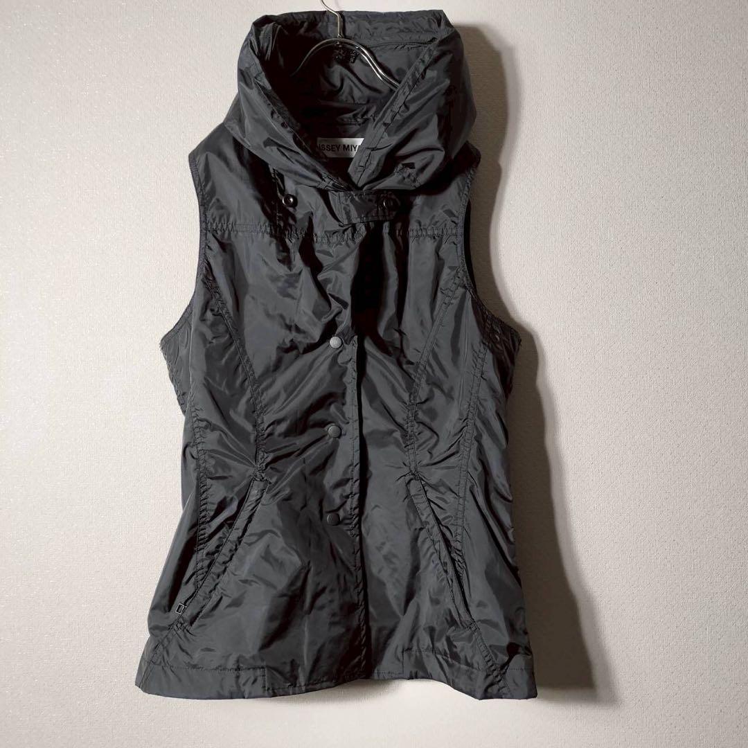 イッセイミヤケ パラシュートナイロンジャケット フード収納 中メッシュ　黒