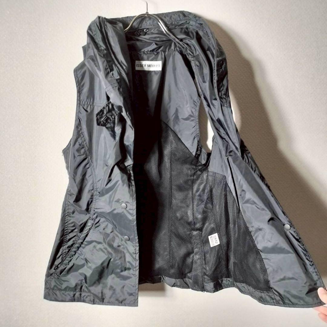 イッセイミヤケ パラシュートナイロンジャケット フード収納 中メッシュ　黒