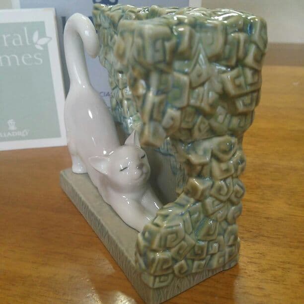 リヤドロ  ナチュラルフレーム 猫 8070