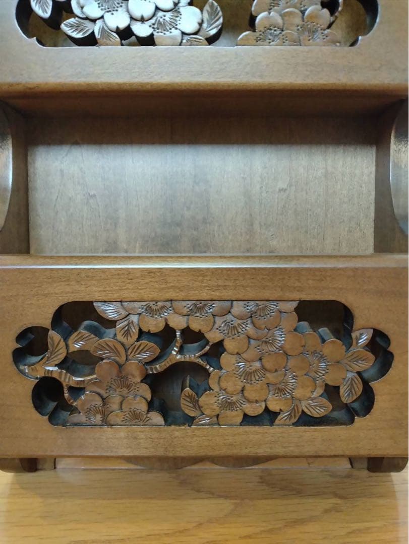 伝統工芸　軽井沢彫り　桜の彫りが美しい　レターラック(壁掛け収納)