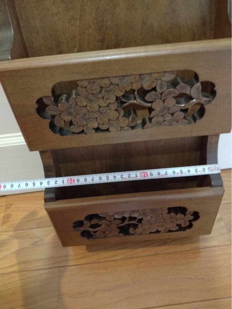 伝統工芸　軽井沢彫り　桜の彫りが美しい　レターラック(壁掛け収納)