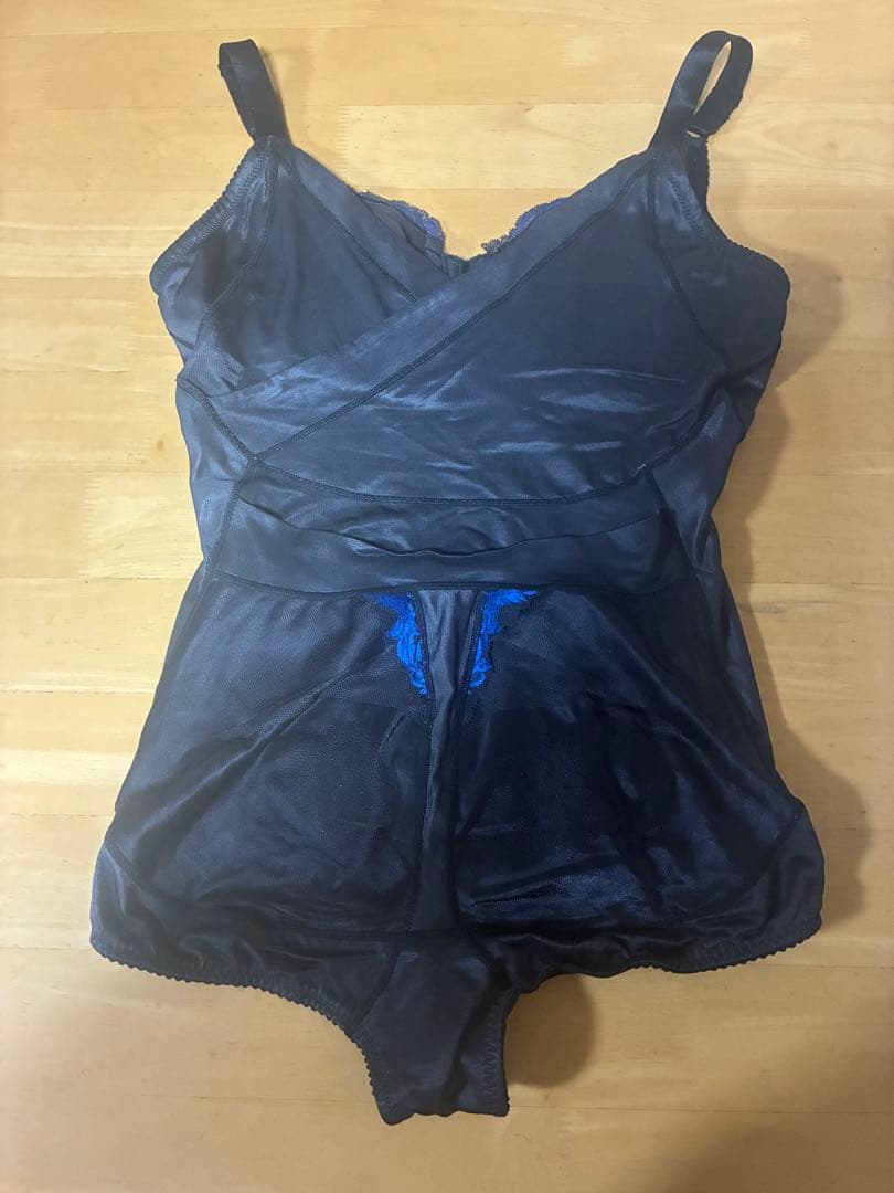 カーヴィシャスシリーズ2点SETレース装飾付きボディスーツ 黒と青