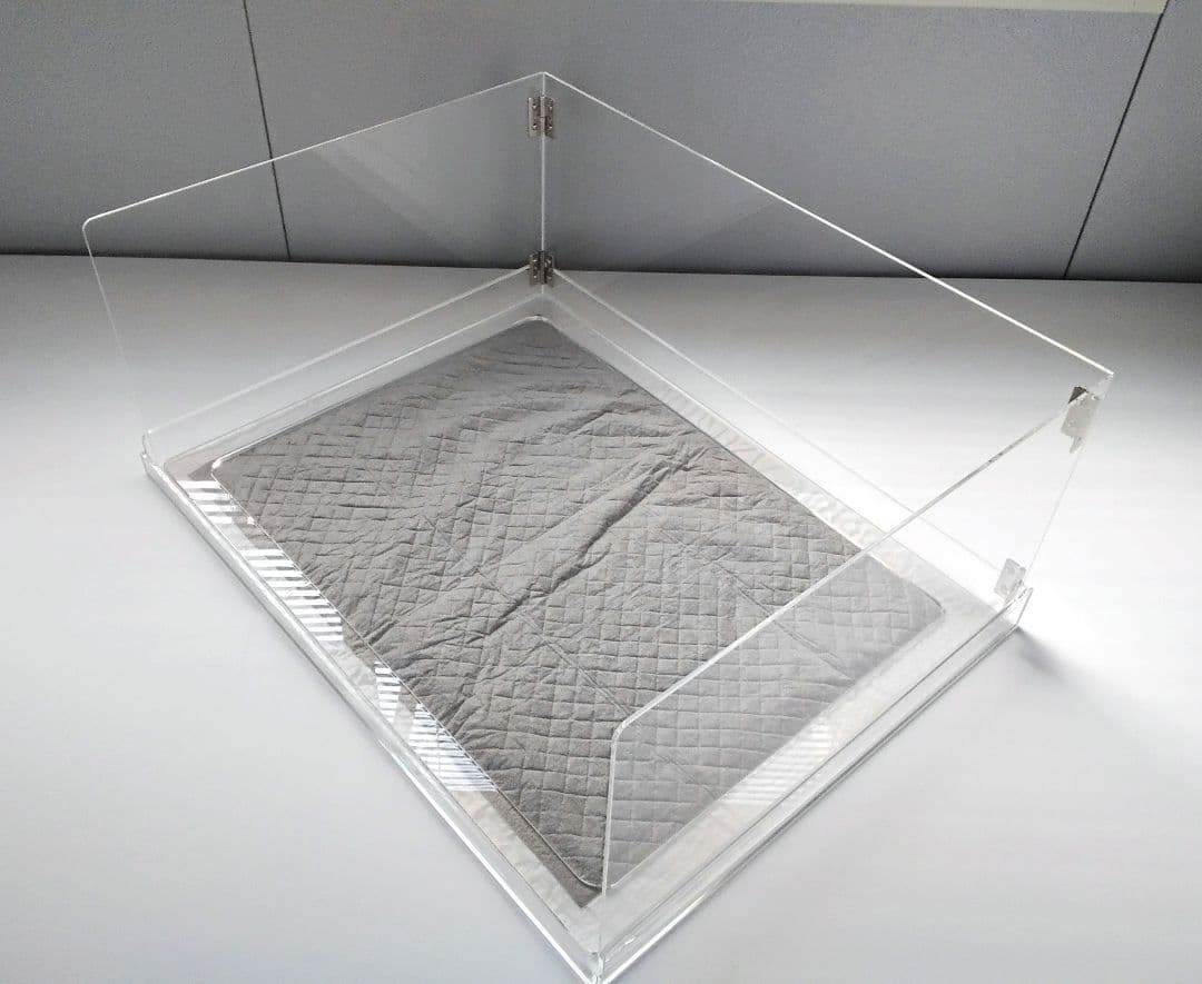 ペットアクリルトイレ　DAIHUKUtype飛散ガード付き　オーダーメイド