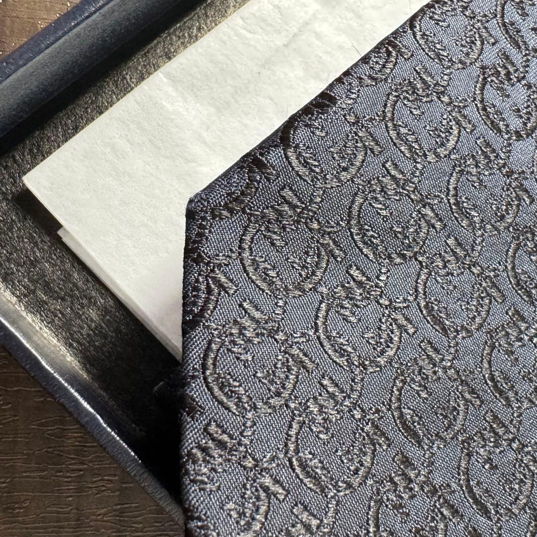 最高級 定価3万 サルヴァトーレフェラガモ ガンチーニ 総柄 ネクタイ ネイビー