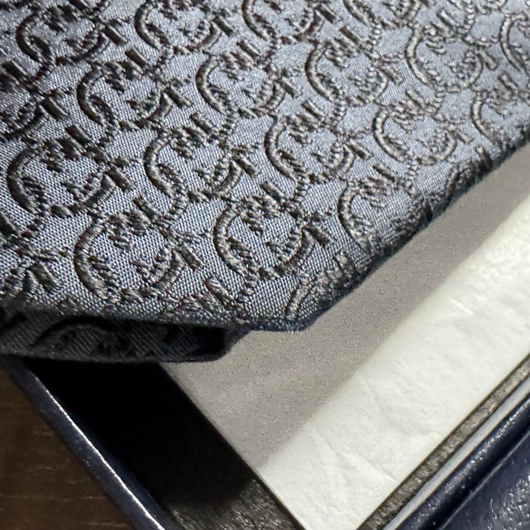 最高級 定価3万 サルヴァトーレフェラガモ ガンチーニ 総柄 ネクタイ ネイビー