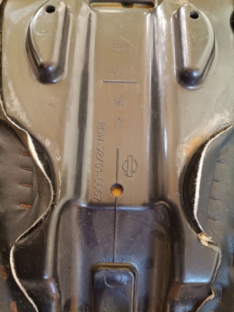 Harley Davidson ダイナ用シート