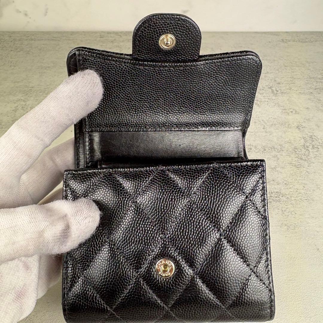 CHANEL シャネル　キャビアスキン　マトラッセ　三つ折り　財布　ケース