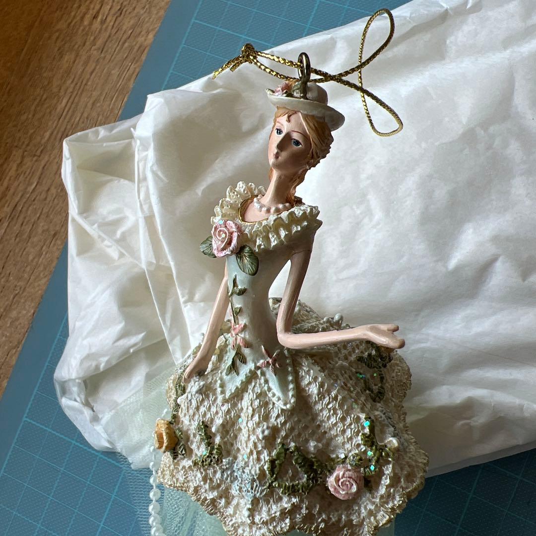 クリスマスツリーにいかがですか？貴婦人ドール型クリスマスオーナメント