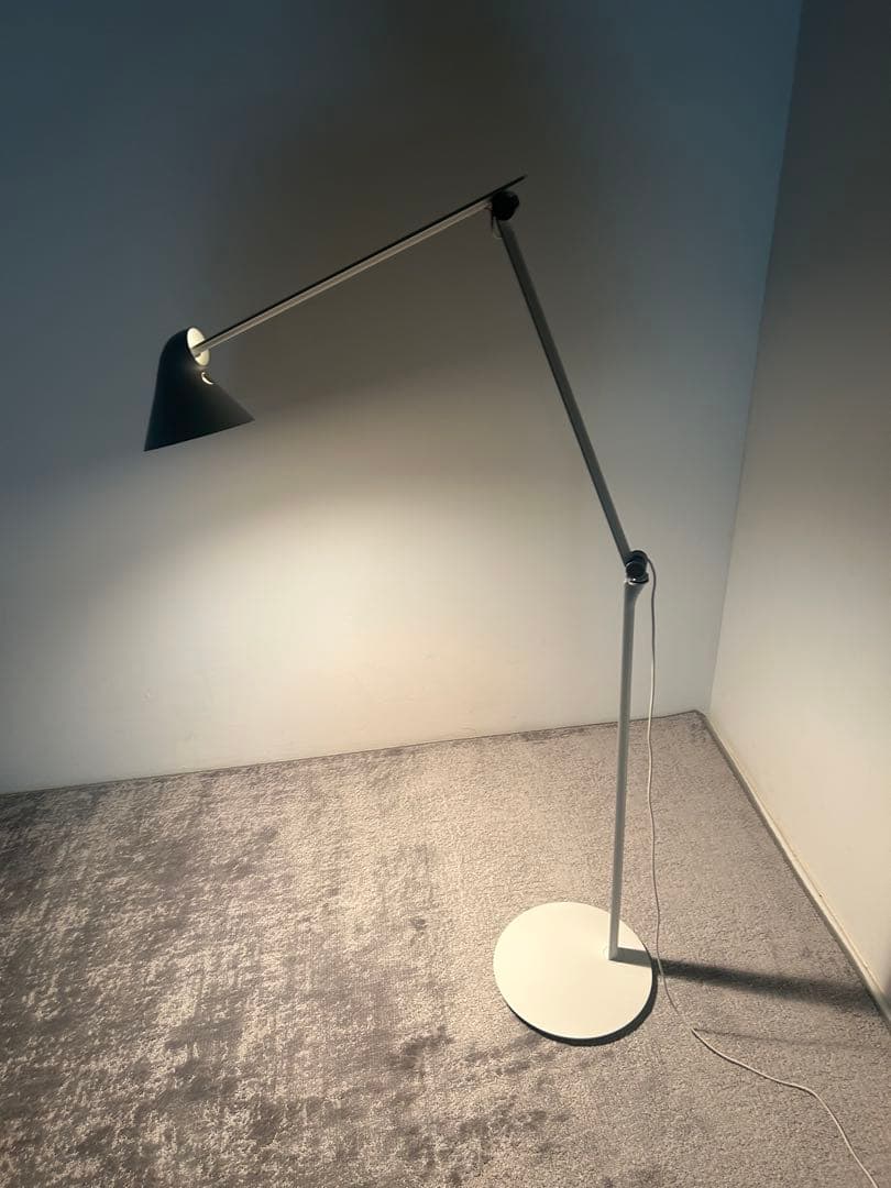 ルイスポールセン LouisPoulsen NJP フロアランプ　ホワイト