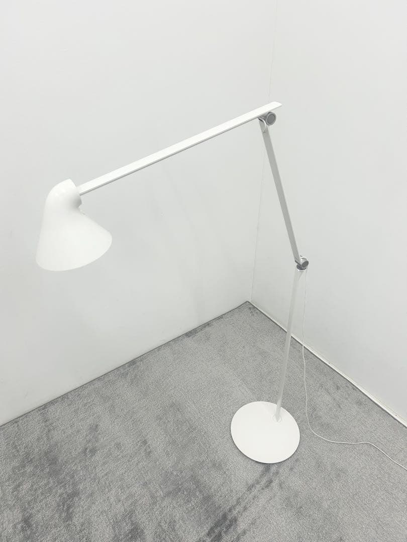 ルイスポールセン LouisPoulsen NJP フロアランプ　ホワイト