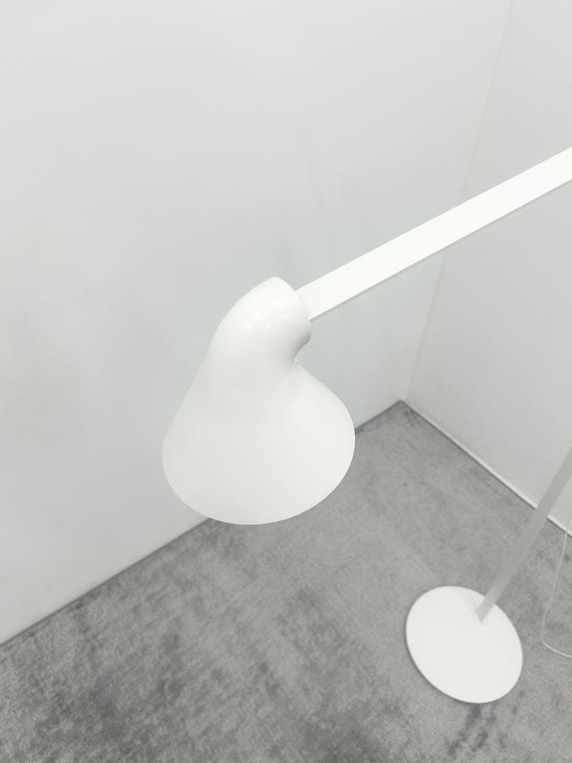 ルイスポールセン LouisPoulsen NJP フロアランプ　ホワイト