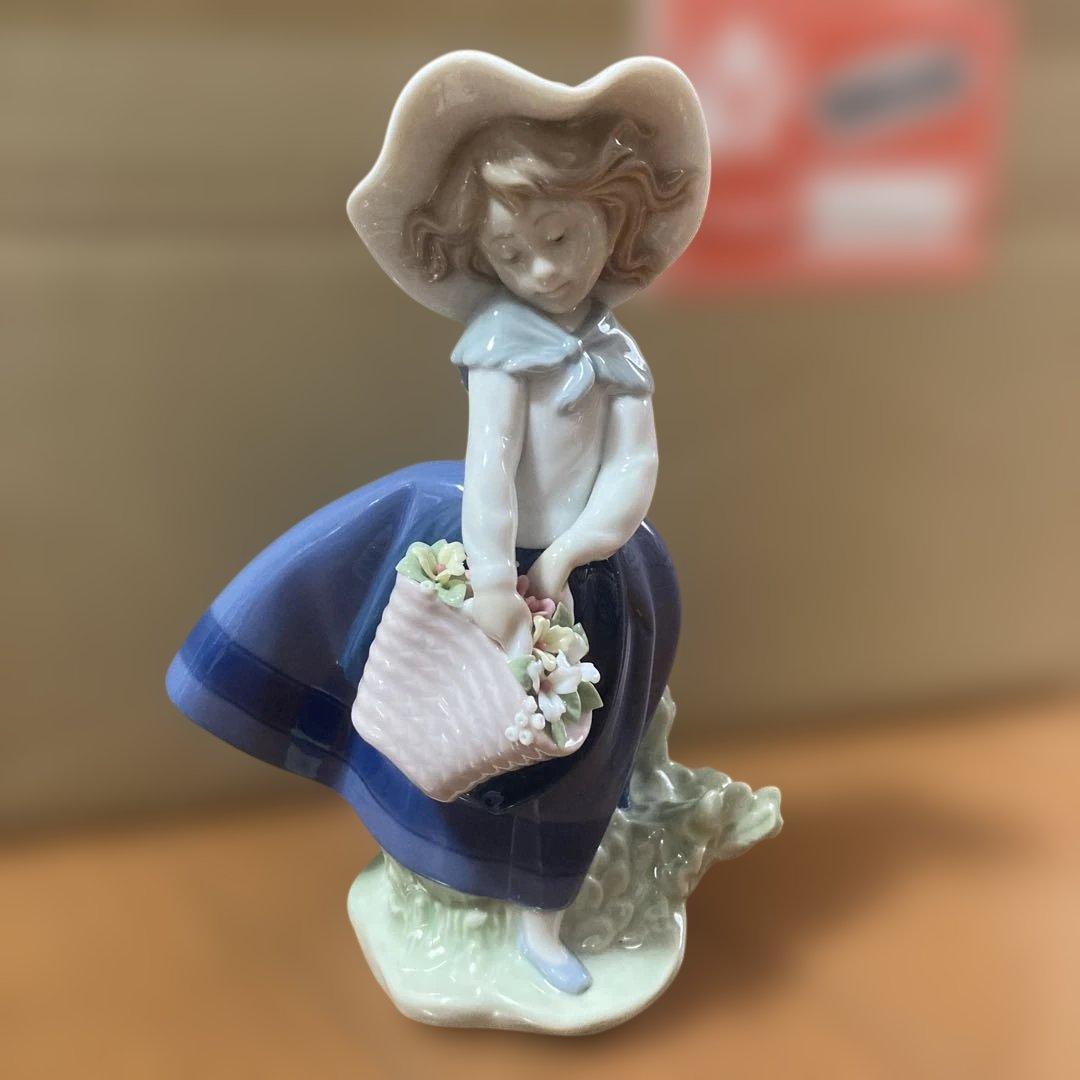 LLADRO(リヤドロ) 陶器 「きれいな花ばかり」