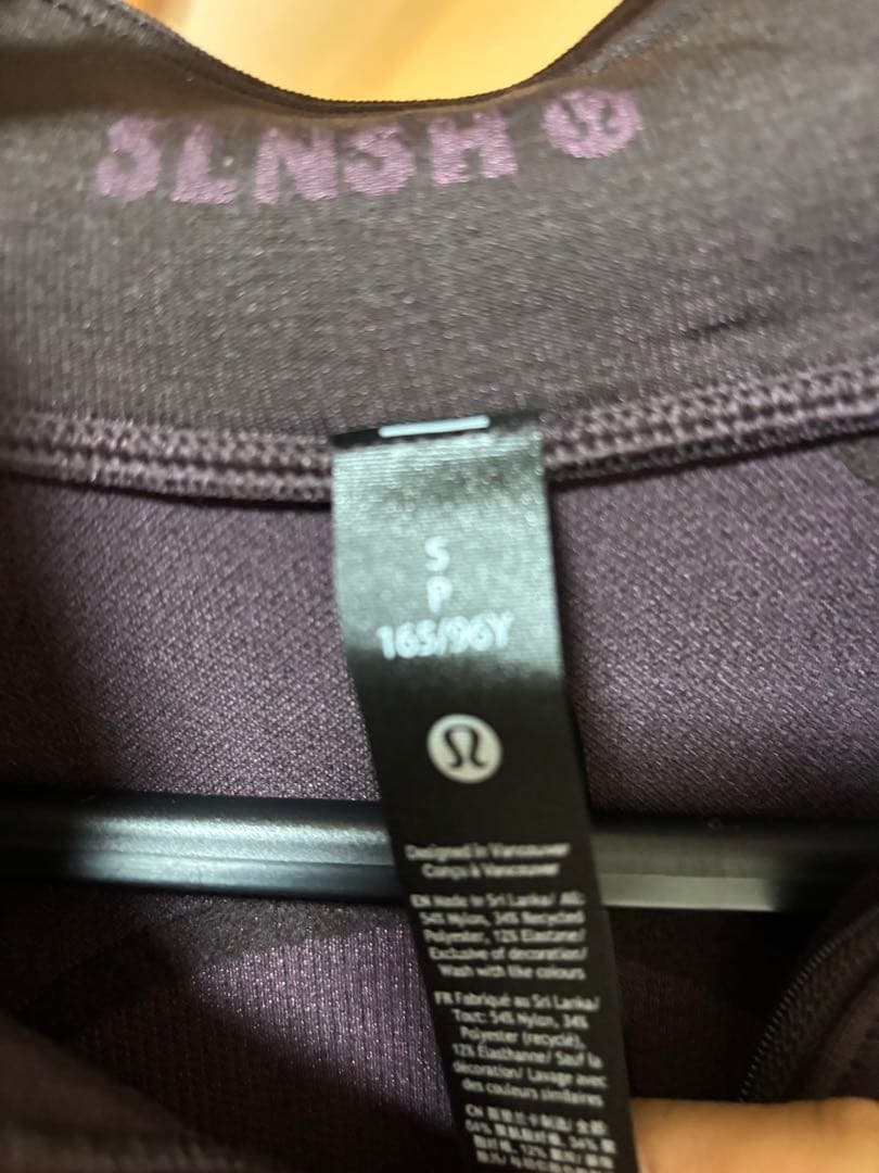 ルルレモン　シャツ