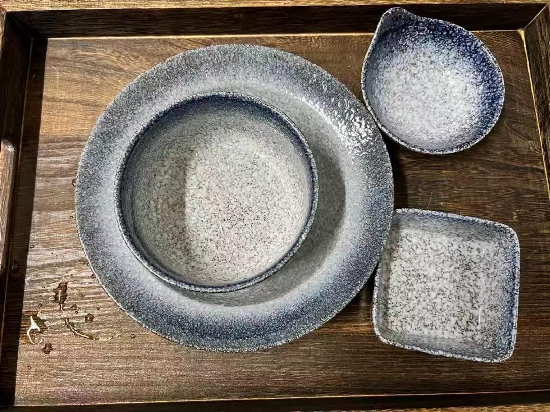 グレーとホワイトの食器セット 4点