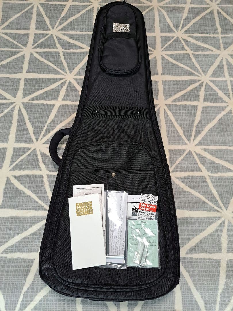 ぺ*る様 FreedomCustomGuitarResearch Anthra