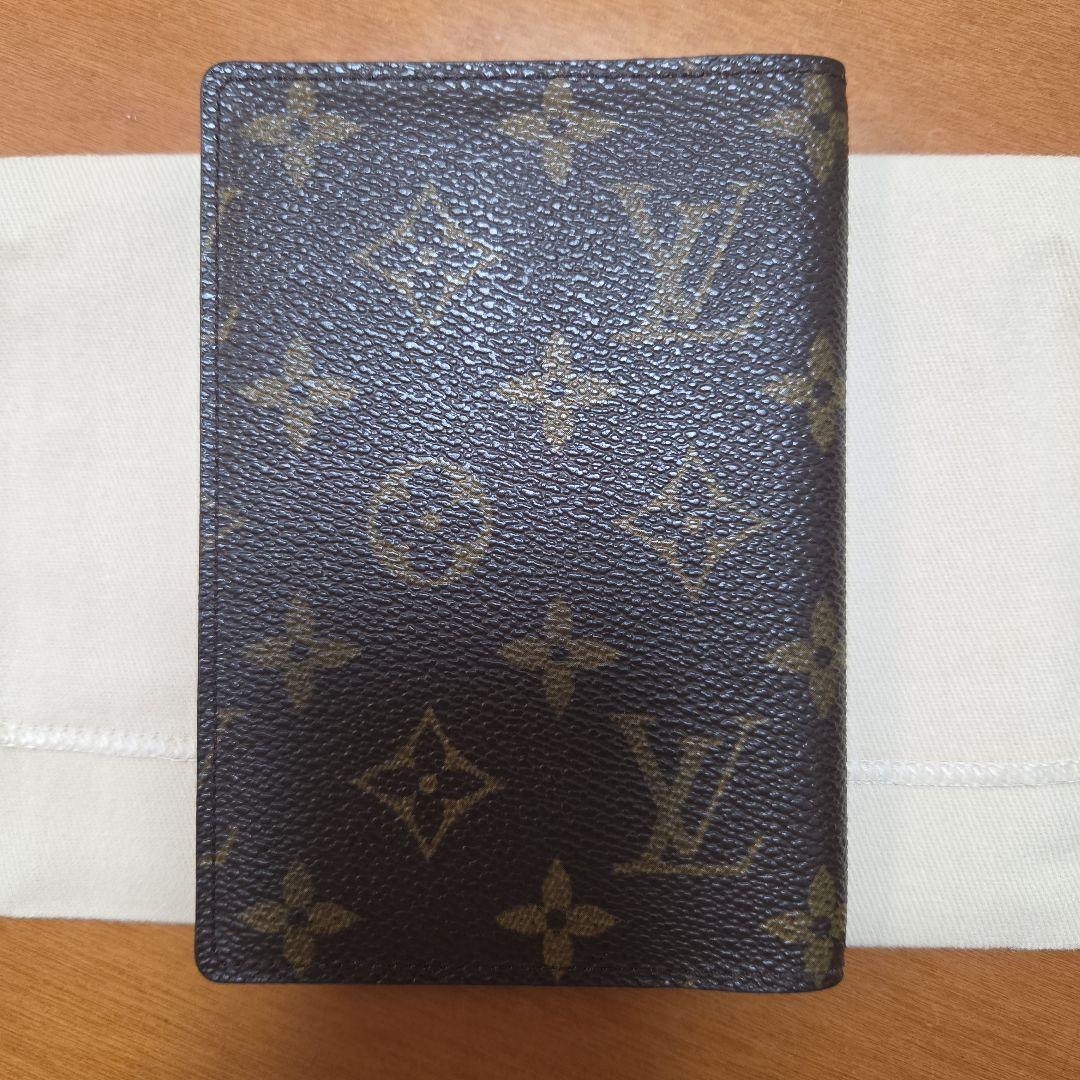 ルイヴィトンパスポートケースモノグラム。